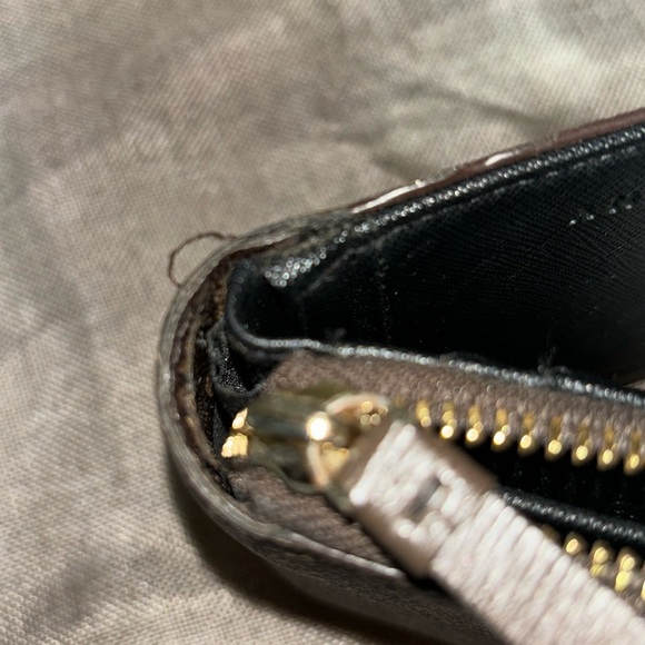 DKNY Small Logo Zip Around Wallet - Picture 11 of 12